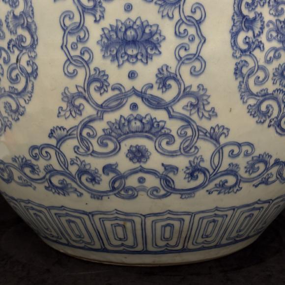 南京十竹齋青花單描蓮?fù)屑獞c有余福壽紋大卷缸
