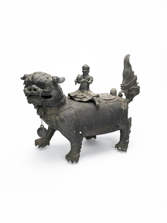 豐藝香港拍賣明 銅胡人騎獅獻(xiàn)寶香薰