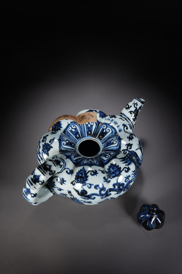 萬領(lǐng)國際明青花鳳首扁壺