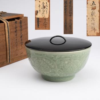 明 龍泉窯花卉大碗