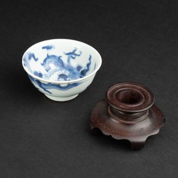 清 青花過(guò)墻龍碗