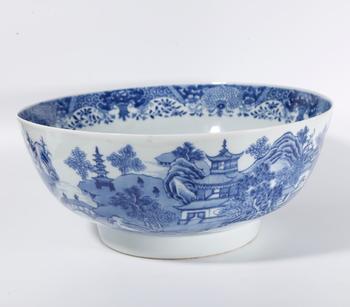青花山水樓閣紋大碗