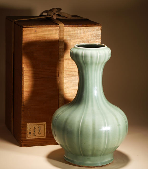 三杉美術(shù)清 豆青釉瓜棱蒜頭瓶