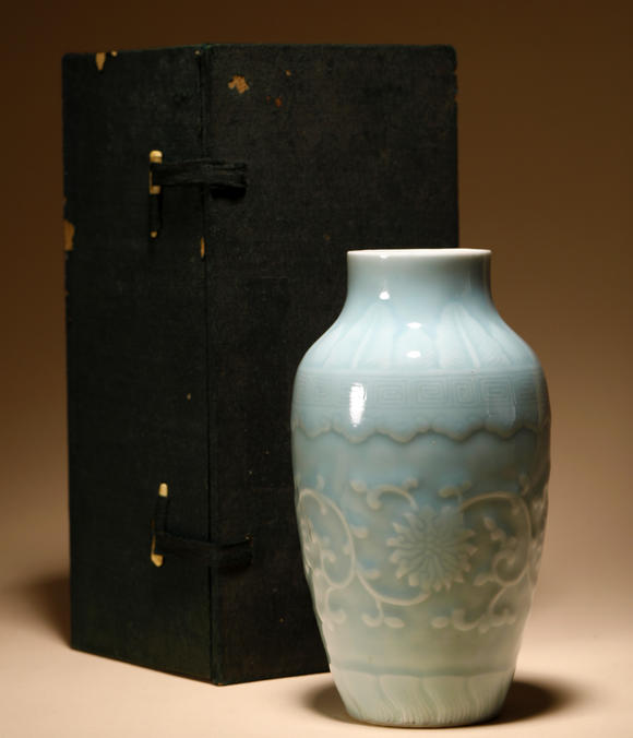 三杉美術(shù)|三杉美術(shù)2026年荷風(fēng)拾珍藝術(shù)品拍賣會(huì)清雍正 天藍(lán)釉模印花卉紋瓶