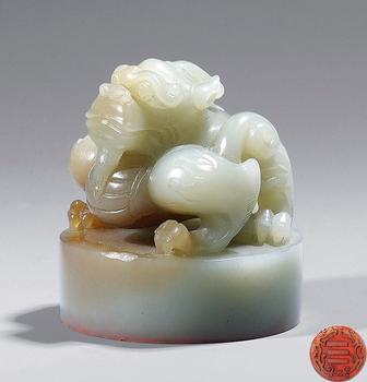 清乾隆 青白玉獸鈕乾字圓章