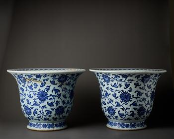 Lot 7 AN IMPRESSIVE PAIR OF CHINESE PORCELAIN BLUE AND WHITE JARDINIERES