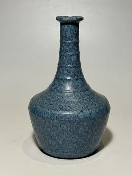 Vase à long col à anneaux gla?age flammé, 18 siècle