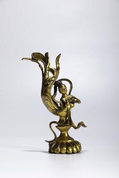 Ornement chinois ancien d’Apsara volante en bronze doré, 17–19 s.