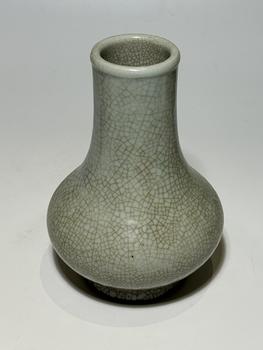 Vase à ventouse céladon craquelé imitation Ge, 18–19 siècle