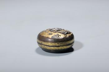 A Gilt-Decorated Bronze Circular Box with Rooster and Floral Reliefs, China, 16th–19th centuries