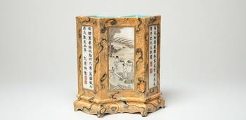 清乾隆 墨彩石紋開窗人物農(nóng)耕詩文異形六腳筆筒