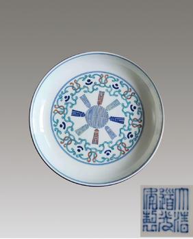 斗彩纏枝花卉八壽紋盤