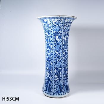 青花纏枝花卉紋花觚
