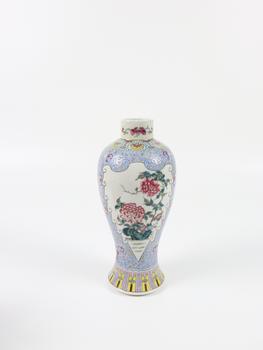 粉彩開窗花卉紋小口瓶