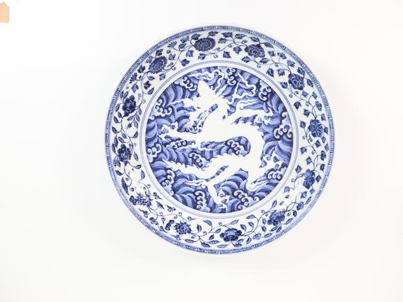 北京崇仁拍賣|北京崇仁國際拍賣2026年春季文物藝術(shù)品拍賣會青花海水留白龍紋大盤