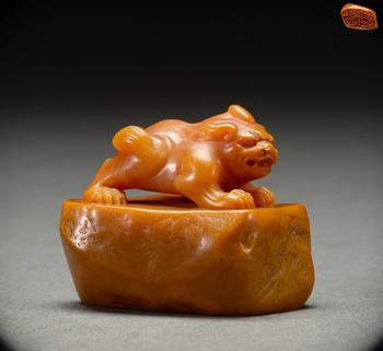 清代 田黃石獸鈕印章