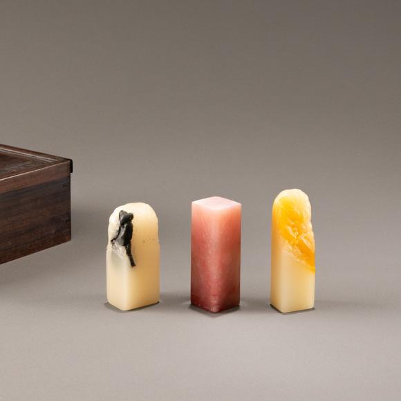 大阪美術(shù)商會(huì)|2026年大美會(huì)第三十六回夏季藝術(shù)品拍賣會(huì)壽山芙蓉&巴林雞血印材 3點(diǎn)