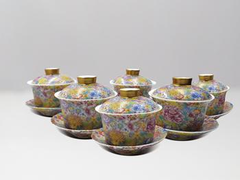 仿乾隆粉彩繁花茶盅六件一組