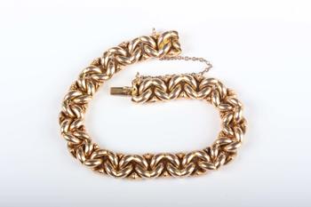 A gold fancy curblink bracelet on a snap clasp, detailed ‘15’, weight 32.8g, length 19.5cm.