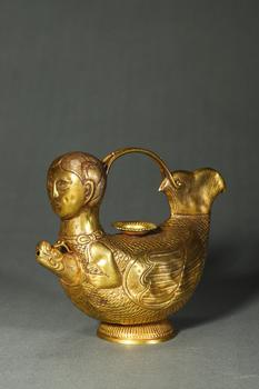 明代 金鏨刻魚(yú)身人面壺