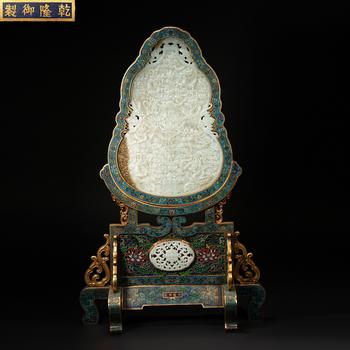 清乾隆禦制銅胎掐絲琺瑯嵌和田玉龍紋葫蘆插屏