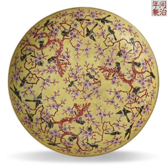 鐮倉美術|藝術品拍賣會（第十三回)清同治 黃地粉彩喜上眉梢紋盤