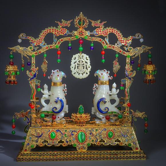 東京蕓術(shù)|關(guān)西古藏—薈萃雜項(xiàng)專(zhuān)場(chǎng)和田玉精品鳥(niǎo)尊擺件造型獨(dú)特，玉質(zhì)細(xì)膩油潤(rùn)，品相完整