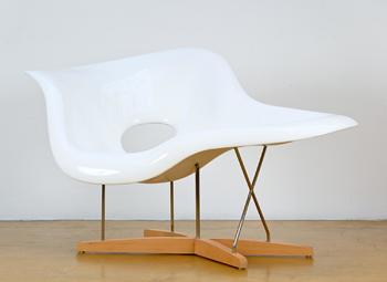 Charles & Ray Eames: \'La chaise\' (replica)…