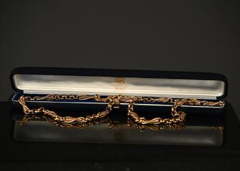 A necklace in yellow gold (no hallmarks)…