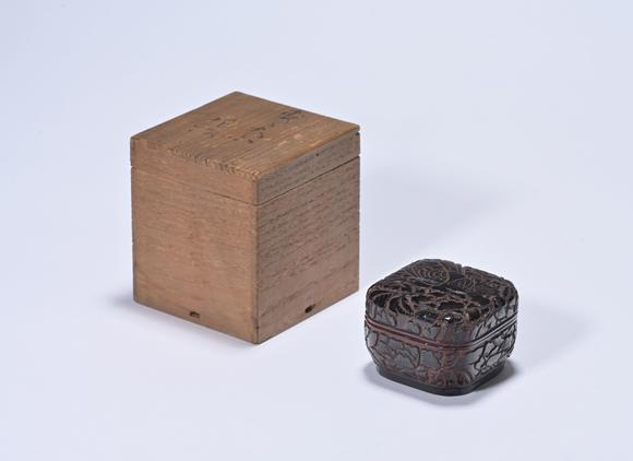 三杉美術(shù)宋 雕漆牡丹花鳥四方香盒