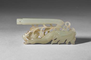 Ming Dynasty, Ca. AD 1368 - 1644. >
A carved jade hairpin finial depicting a stylised phoenix (fe