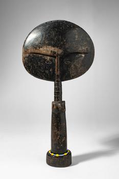 Ca. late 19th - early 20th century AD. >
An Ashanti doll carved in wood with a large disc-shaped