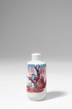 Qing Dynasty, Ca. AD 1644 - 1912. >
A porcelain snuff bottle of elegant cylindrical form with a s