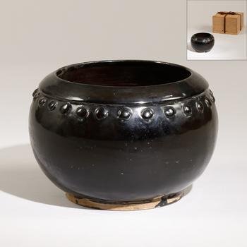 金-元 黒釉鼓釘紋壺