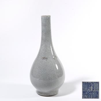 官窯長(zhǎng)頸瓶
