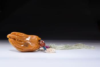 福壽久長田黃佛手把件