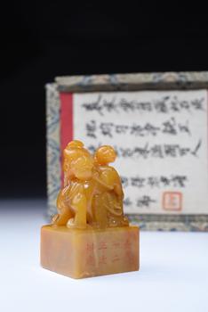 舊藏嘉慶款天祿鈕田黃印章
