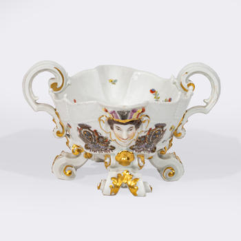 A sauce boat from the dinner service for Field Marshal Burchard Christoph von Münnich.
