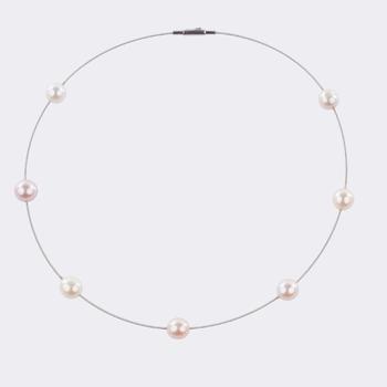 Whitegold Hoop Necklace with Pearls.