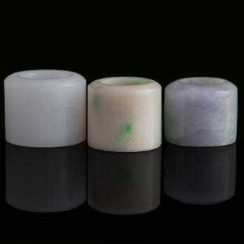 清代 翡翠扳指三個(gè)  Three Chinese jadeite archer's rings