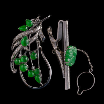 金屬鑲翡翠胸針及領(lǐng)帶夾  A Chinese jadeite-set white metal brooch and a tie clip