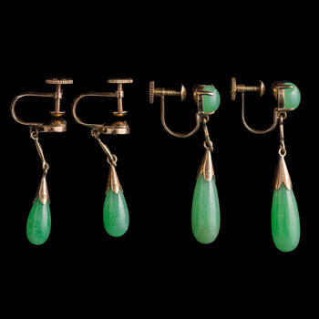 金屬鑲翡翠耳墜兩對  Two pairs of Chinese jadeite-set metal earrings