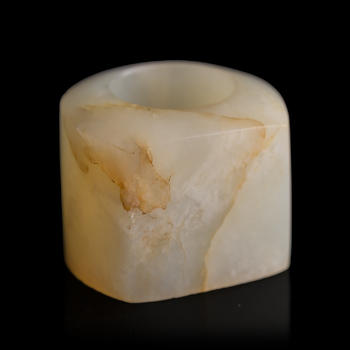 十九世紀(jì) 白玉扳指  A Chinese white jade archer’s ring