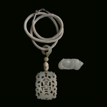 十九世紀(jì) 玉掛墜及玉透雕喜字佩  A Chinese jade toggle and a reticulated jade plaque