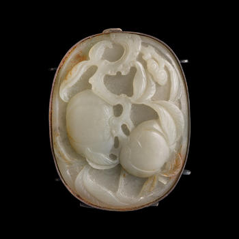 十八世紀(jì) 白玉雕壽桃瓦頭 （附銀托）  A Chinese carved white jade ‘longevity peach’ plaque