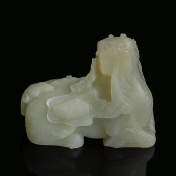 玉貔貅  A Chinese jade carving of Pixiu