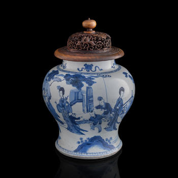 清康熙 青花三娘教子圖將軍罐（附硬木蓋）  A Chinese blue and white 'Sanniang Teaching Her Son' narrative jar