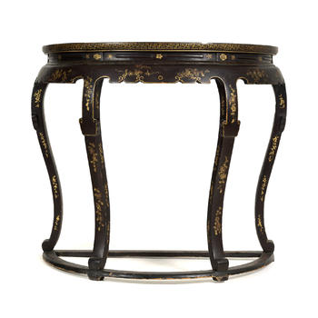 十八世紀 黑漆描金彩繪半圓桌  A Chinese gilt-lacquered half-moon table