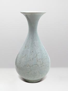 明  青釉刻花玉壺春瓶