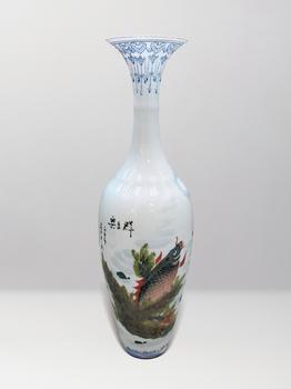 薄胎群魚(yú)樂(lè)觀(guān)音瓶